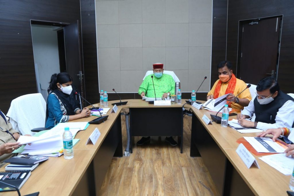 समीक्षा बैठक में प्रभारी मंत्री की चेतावनी, कार्य प्रणाली में सुधारात्मक रवैया न अपनाया तो होगी कार्यवाही