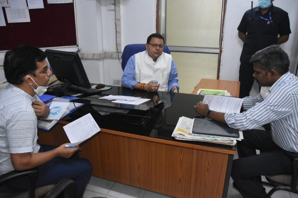 आपदा अलर्ट : CM धामी ने किया आपदा कंट्रोल रूम का औचक निरीक्षण, जिलाधिकारियों को दिए सतर्क रहने के निर्देश
