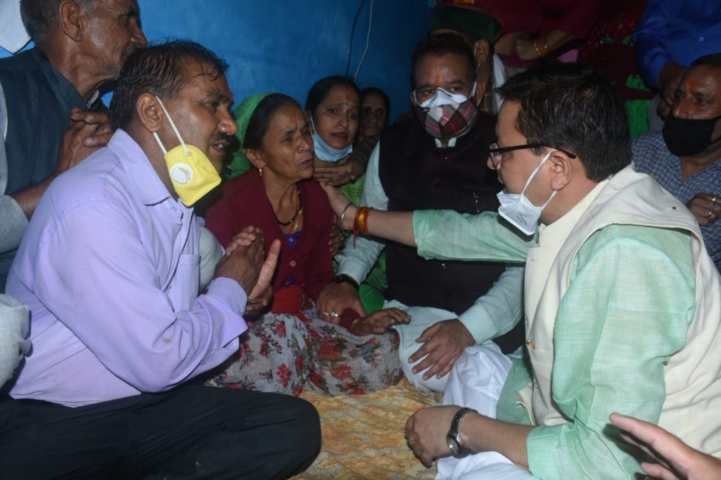 आपदा प्रभावित परिवारों पर सीएम पुष्कर सिंह धामी का मरहम, कहा-विस्थापित होंगे परिवार