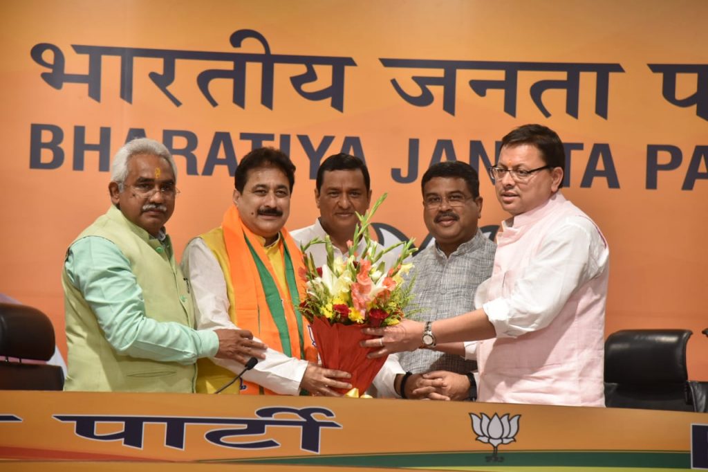 उत्तराखंड में भाजपा की सर्जिकल स्ट्राइक जारी, कांग्रेस को बड़ा झटका, आखिर कौन है वो जिसकी गुगली में उलझ गए हरीश के श्री गणेश भी..?