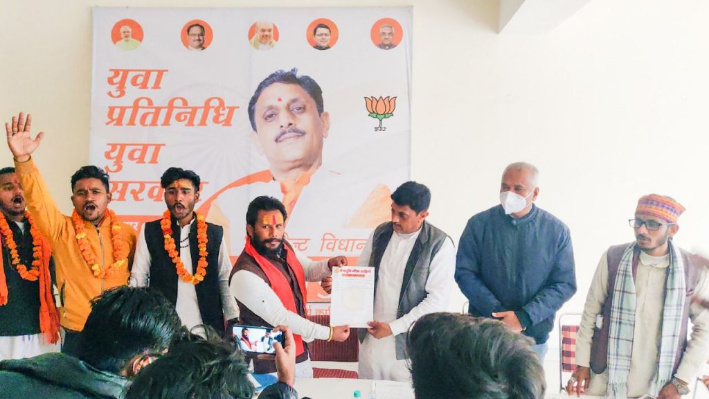 देहरादून की कैंट विधानसभा सीट पर जोगेंद्र पुंडीर का जलवा, समर्थन में उमड़ा जनसैलाब