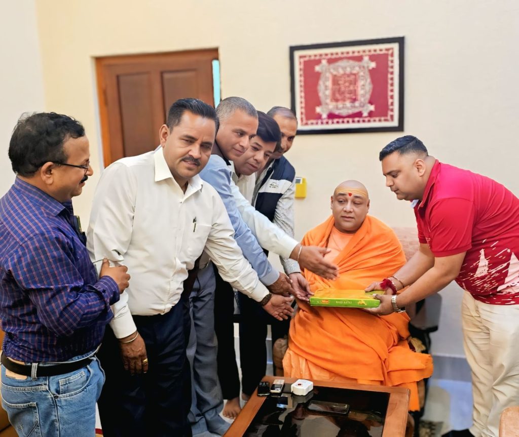 उत्तराखंड पत्रकार यूनियन के प्रतिनिधिमंडल ने जगतगुरु शंकराचार्य से लिया आशीर्वाद, SSP हरिद्वार परमेन्द्र सिंह डोबाल से की शिष्टाचार भेंट