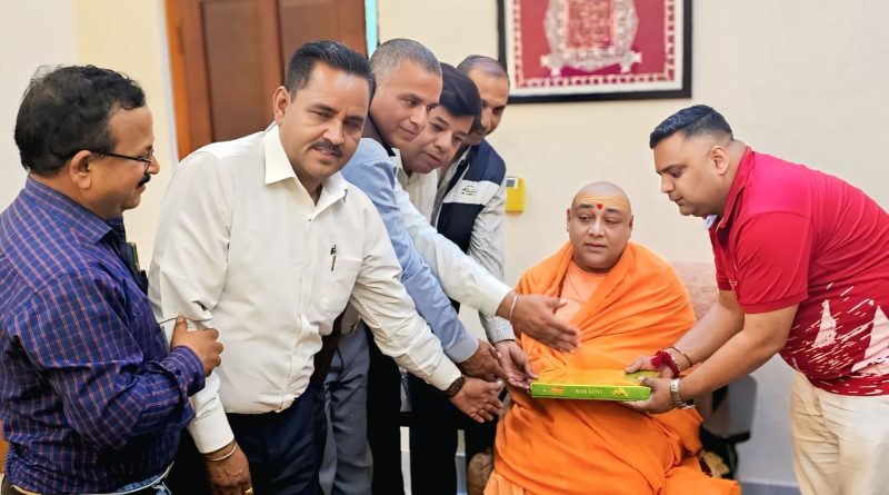 उत्तराखंड पत्रकार यूनियन के प्रतिनिधिमंडल ने जगतगुरु शंकराचार्य से लिया आशीर्वाद, SSP हरिद्वार परमेन्द्र सिंह डोबाल से की शिष्टाचार भेंट