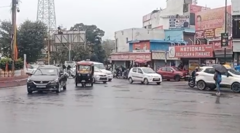 Uttarakhand Weather: उत्तराखंड में फिर बदलेगा मौसम, बारिश-बर्फबारी के साथ येलो अलर्ट जारी