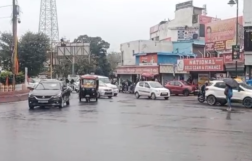 Uttarakhand Weather: उत्तराखंड में फिर बदलेगा मौसम, बारिश-बर्फबारी के साथ येलो अलर्ट जारी