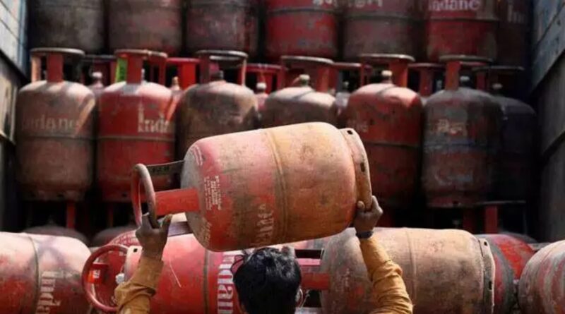 LPG बुकिंग में भारी गिरावट, सप्लाई पूरी तरह सामान्य—घबराहट खत्म होने के संकेत