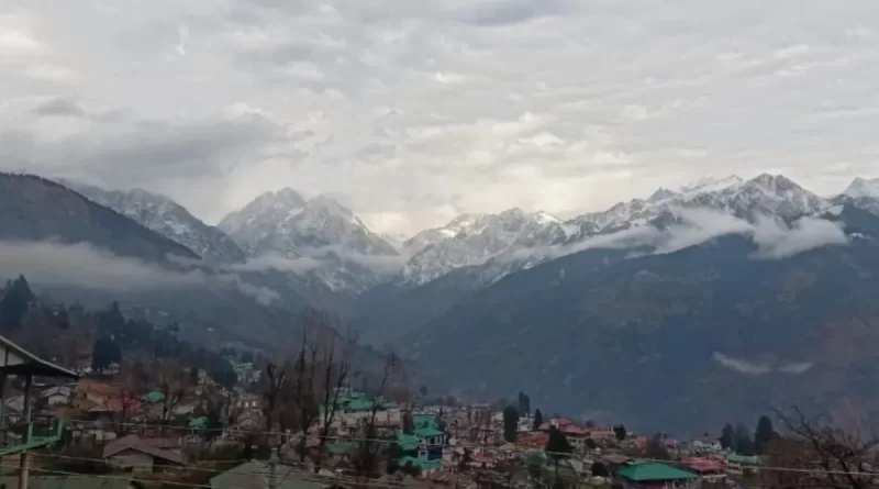 उत्तराखंड में मौसम का यू-टर्न! 9 जिलों में बारिश, पहाड़ों पर बर्फबारी